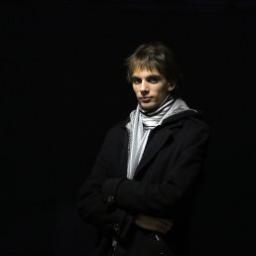  Артём