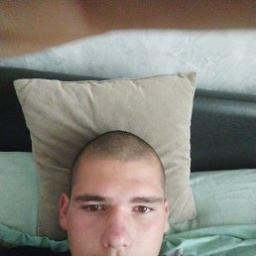  Артём