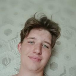  Артём