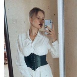  Алина