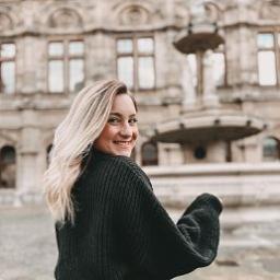  Аня