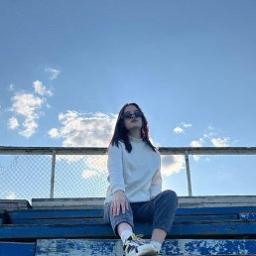  Аня