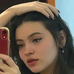  Аня