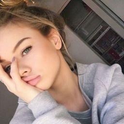  Алина