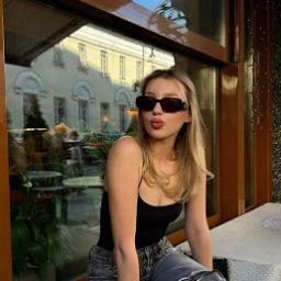  Полина
