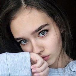  Аня