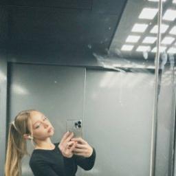  Аня
