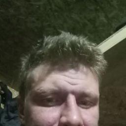  Артём